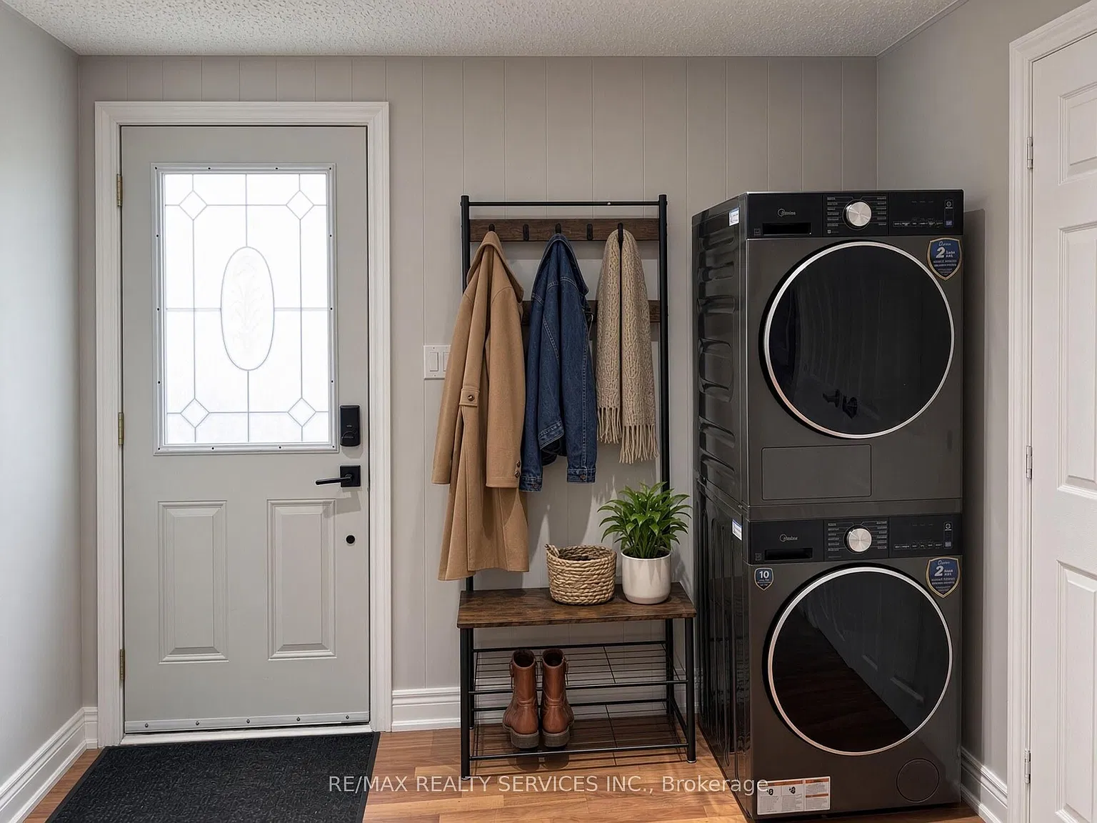 3 bed, $2,400 — Photo 2
