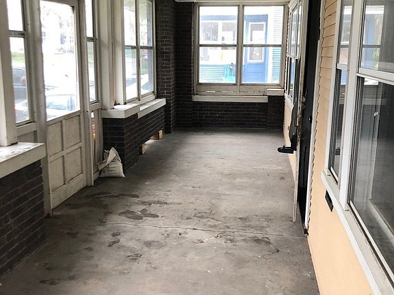 2nd image of 410 E Cherry St