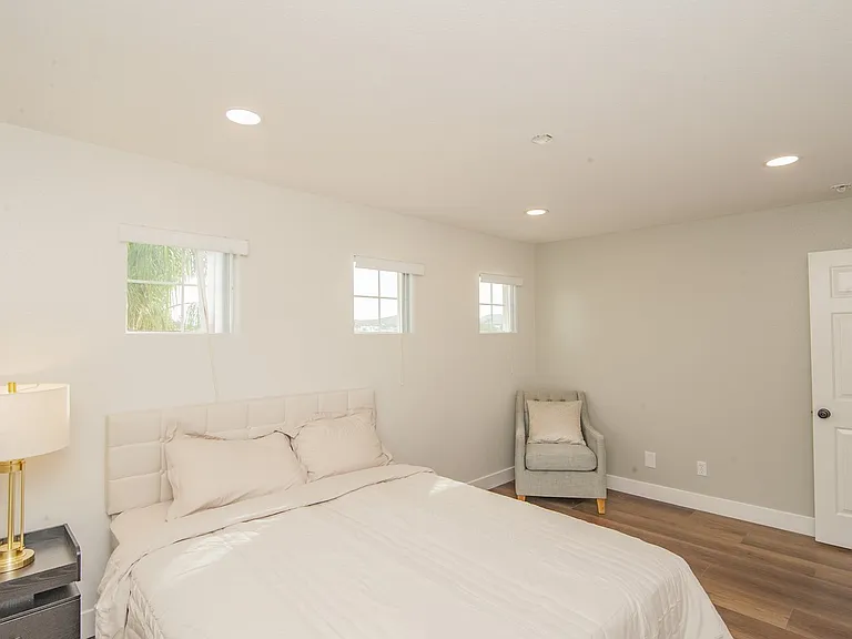 26876 Alta Mira St — Photo 39