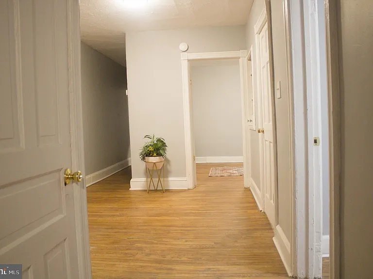 936 Carteret Ave — Photo 3