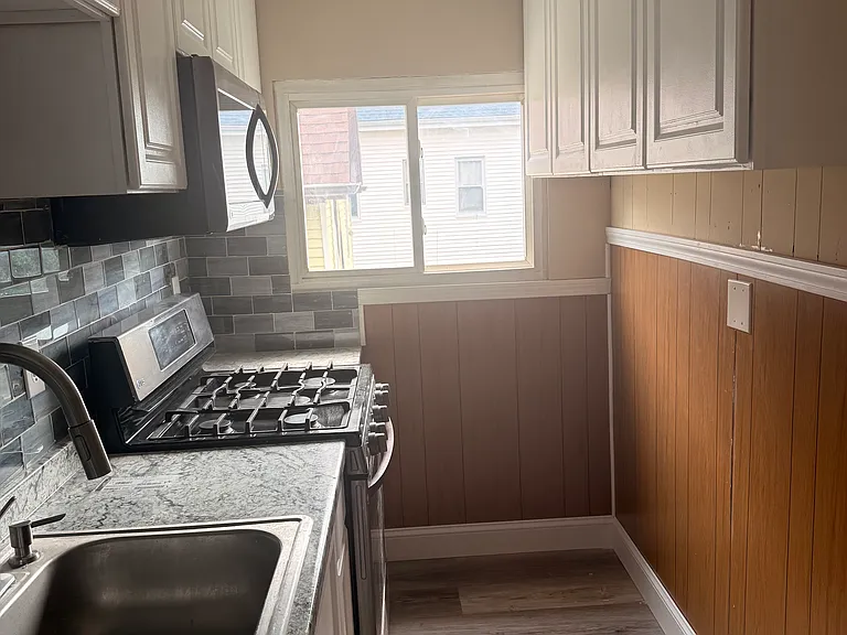 156-158 Sycamore St #2 — Photo 9