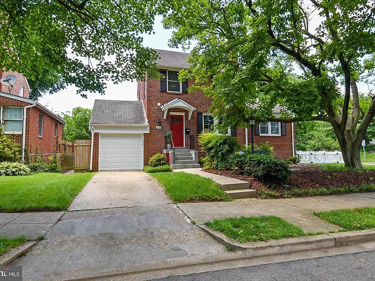 4732 Ellicott St NW — Photo 2