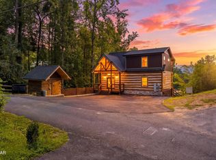 626 Jess Field Rd, Gatlinburg, TN 37738