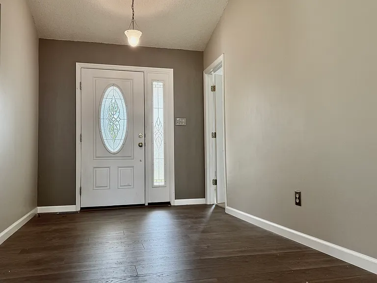 415 Harby Dr — Photo 9