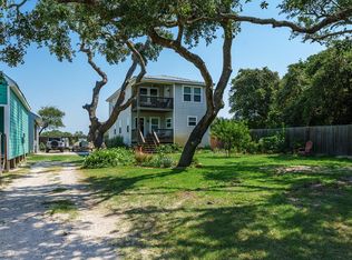 610 E Main St, Rockport, TX 78382