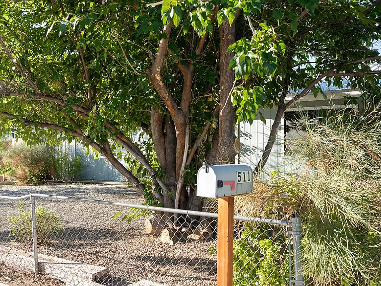 511 Western Dr — Photo 30