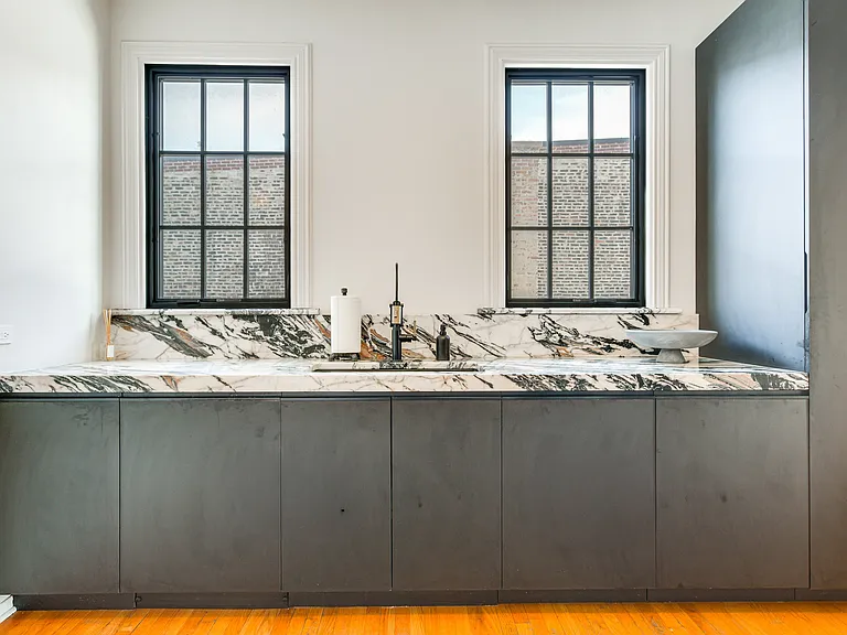 2256 W Grand Ave #3 — Photo 6