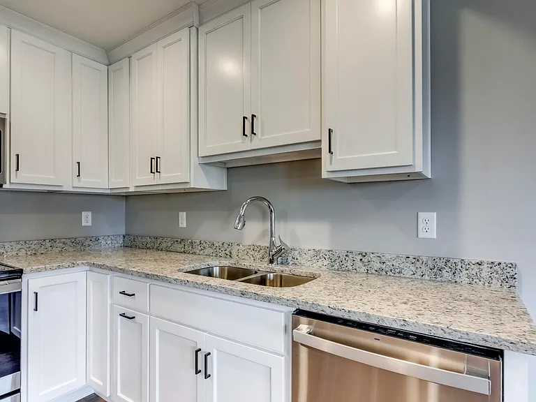 114 N Elm Grove Ave — Photo 15
