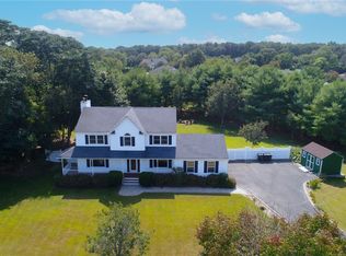 170 Grant Dr, Riverhead, NY 11901