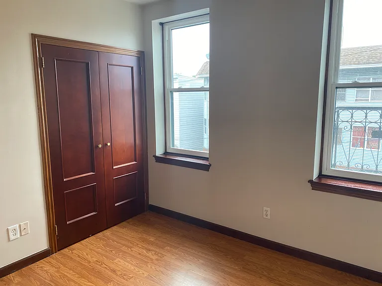 92 Pulaski St — Photo 13