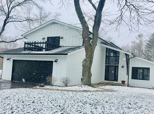 2544 Sun Valley Rd, Lisle, IL 60532