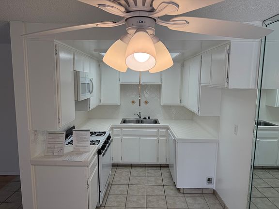 5th image of 15006 Inglewood Ave APT 12