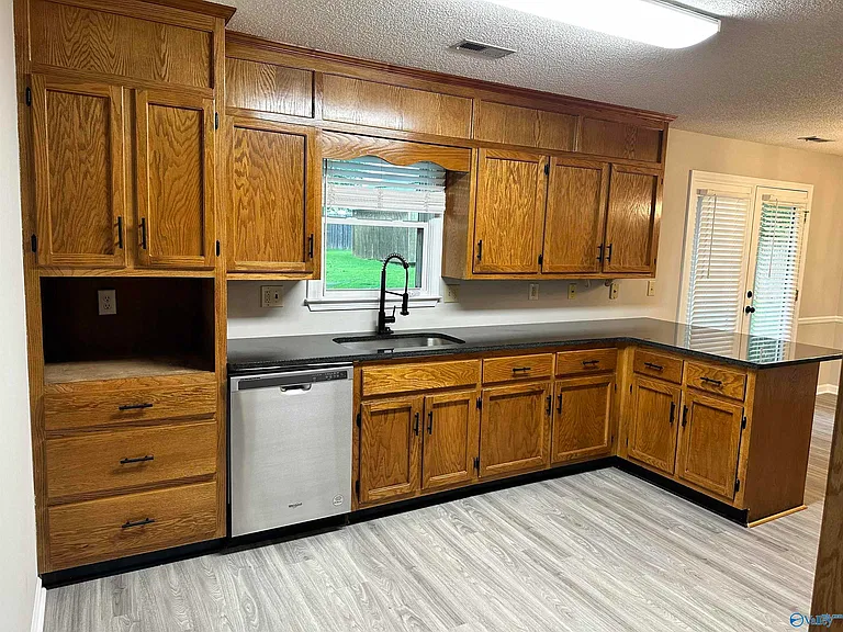 108 Brass Oak Dr — Photo 6
