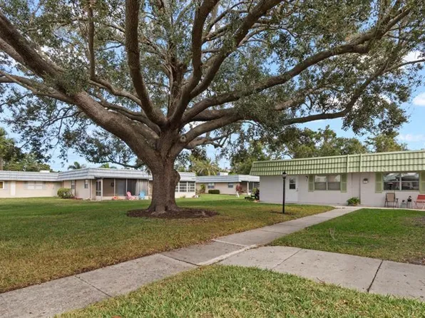 1802 Bedford Ln APT 2, Sun City Center, FL 33573