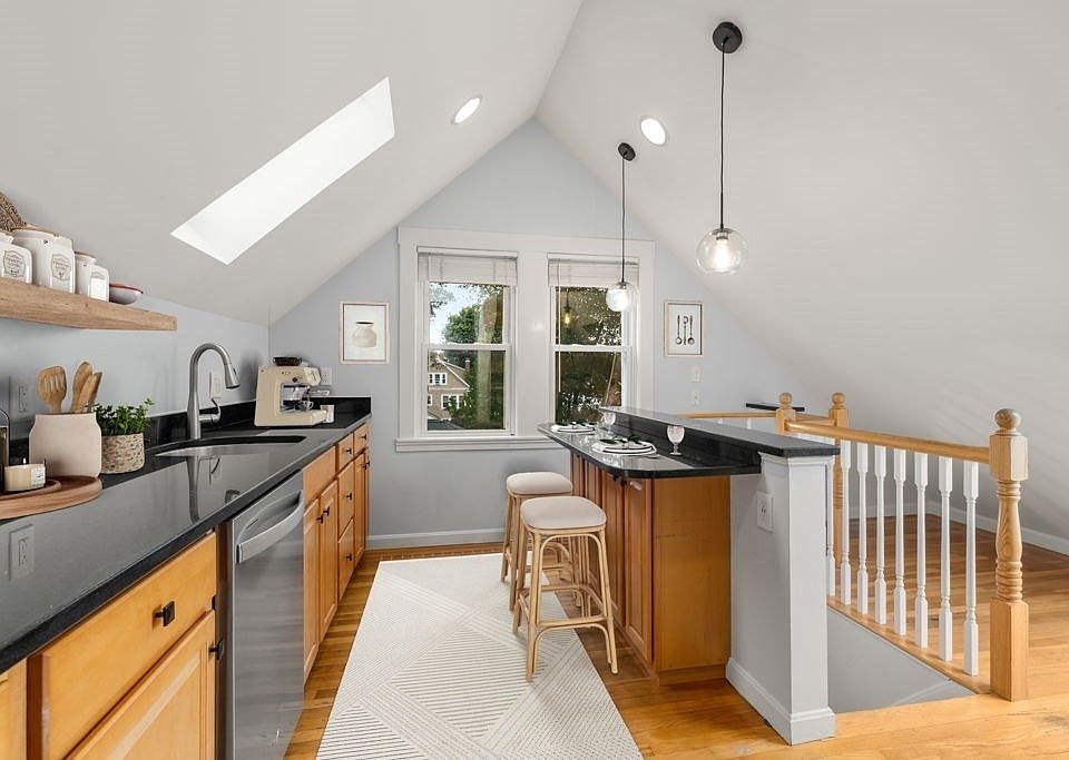 1st image of 40 Murray Hill Rd #3