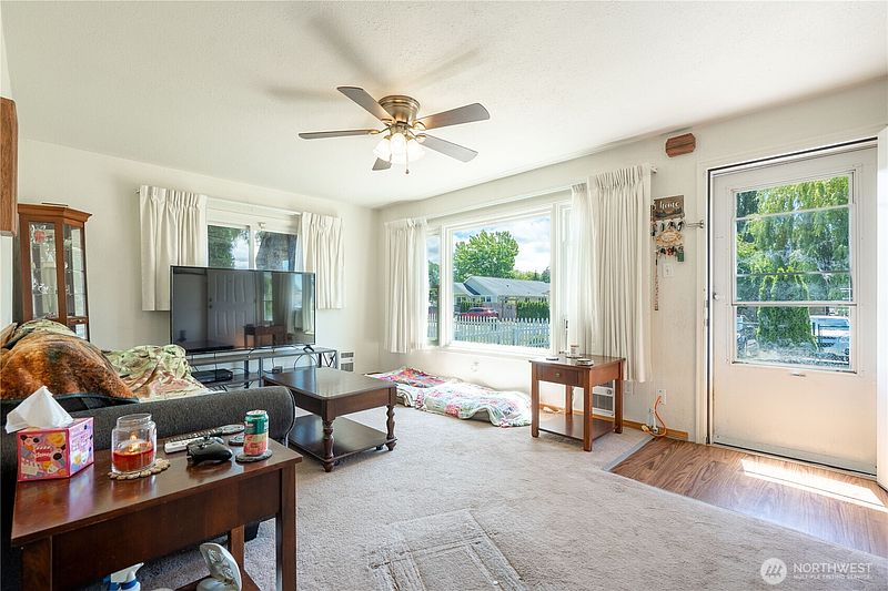 4th image of 456 E Street
