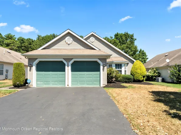 3 Skyline Drive, Lakewood, NJ 08701