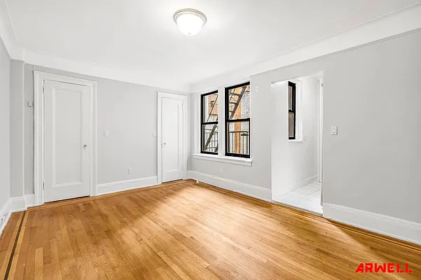 Rented by Arwell Realty | media 4
