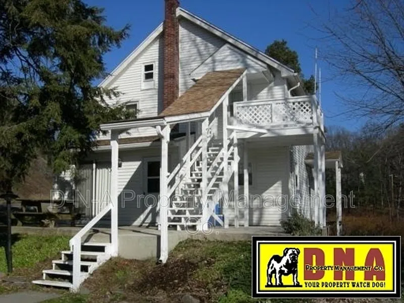 1 bed, 1.5 bath, 820 sqft, $1,350 — Photo 1