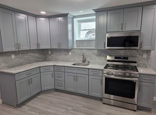14912 17th Rd #L, Whitestone, NY 11357