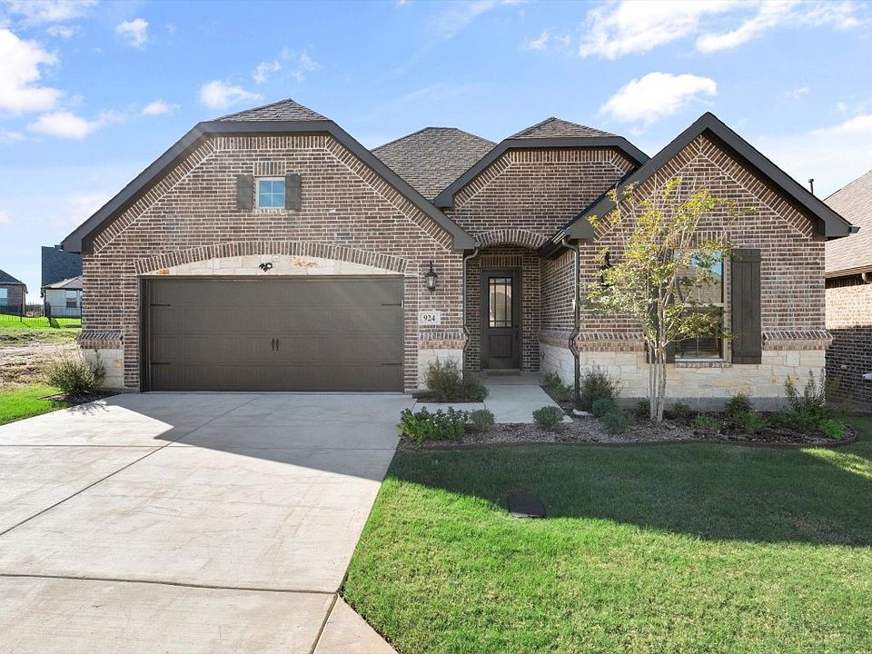 1st image of 924 Capella Ln