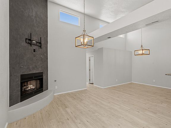 3rd image of 5612 Baer Pl NW