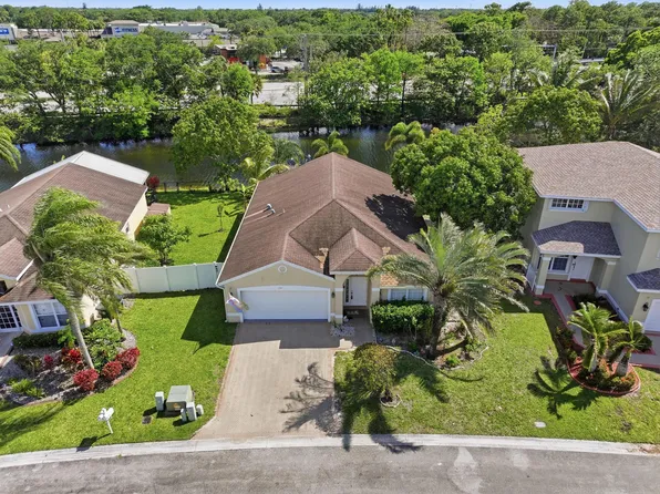 1724 Sawgrass Circle, Greenacres, FL 33413