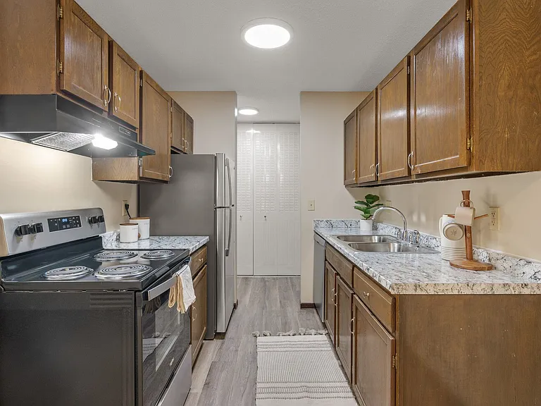 Eastgate Apartments — Photo 23