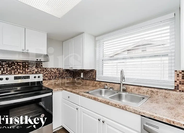 7825 Embassy Blvd — Photo 7