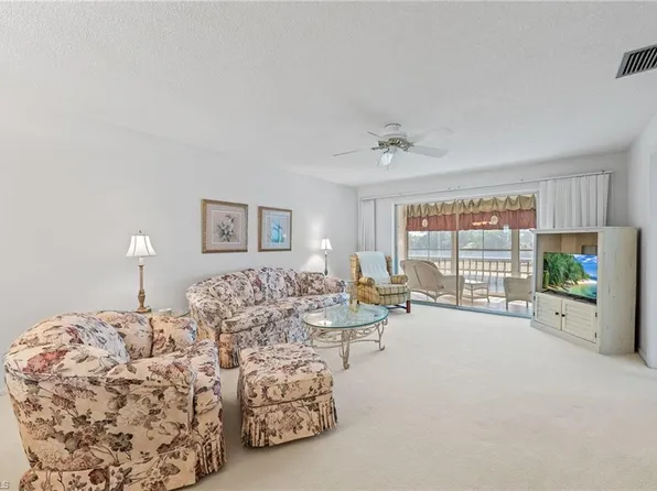 300 Valley Stream DR #D7, NAPLES, FL 34113