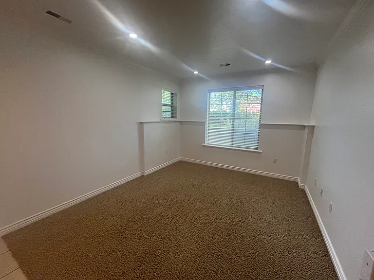 242 N 500 W #101 — Photo 4