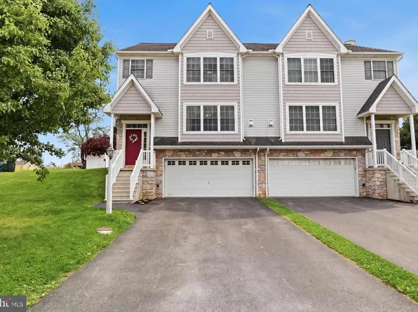 560 Nantucket Dr, Red Lion, PA 17356