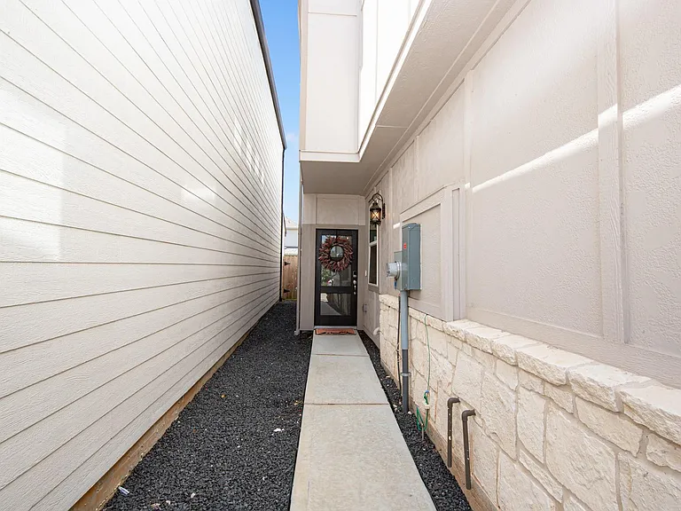 14807 Slow River Ave — Photo 5