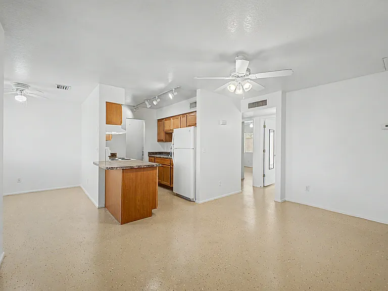 386 E Calle Arizona — Photo 5