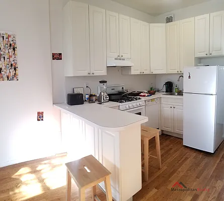 Rented by Metropolitan Realty | media 9