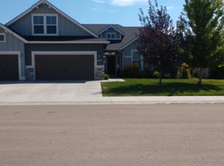 6090 N Silver Spruce Ave, Meridian, ID 83646