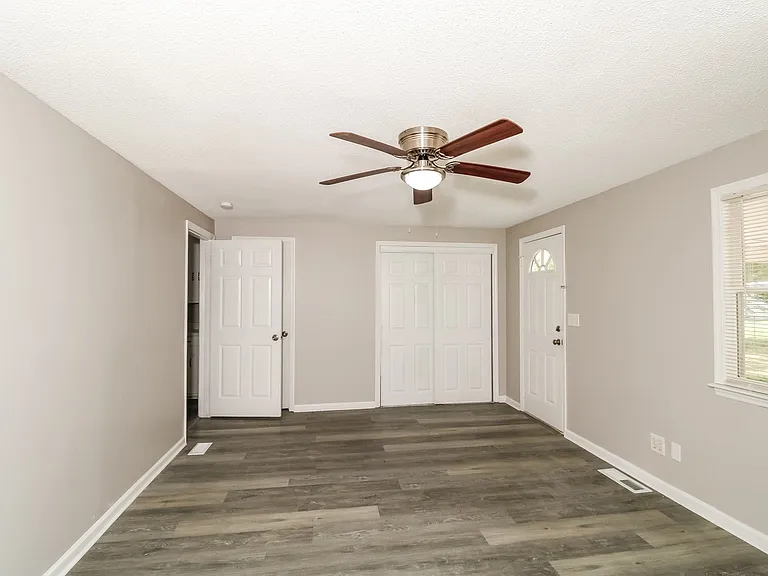 14995_022_main_bedroom_12875873.jpg