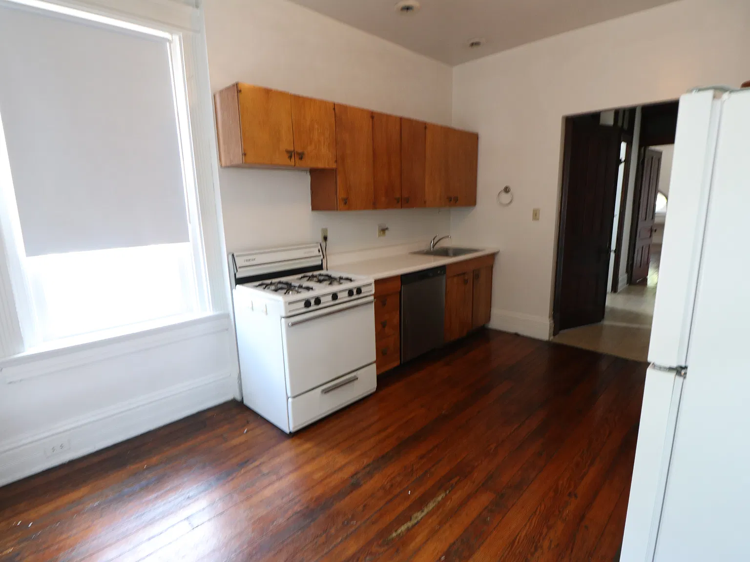 2 bed, 2812 sqft, $1,300 — Photo 2