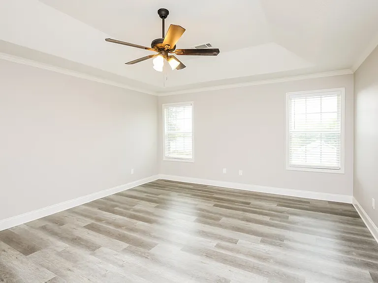 368 Embassy Dr — Photo 11