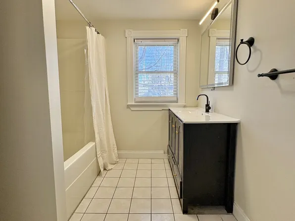 70 Main St #3, Yarmouth, ME 04096