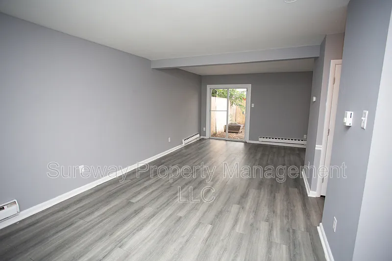 3 bed, 1.0 bath, 1248 sqft, $1,850 — Photo 2