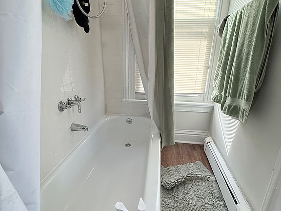 4th image of 510 Main St APT 10