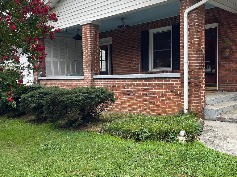 1016 Carolina Ave — Photo 1