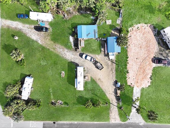 4th image of 7465 Americus Ave