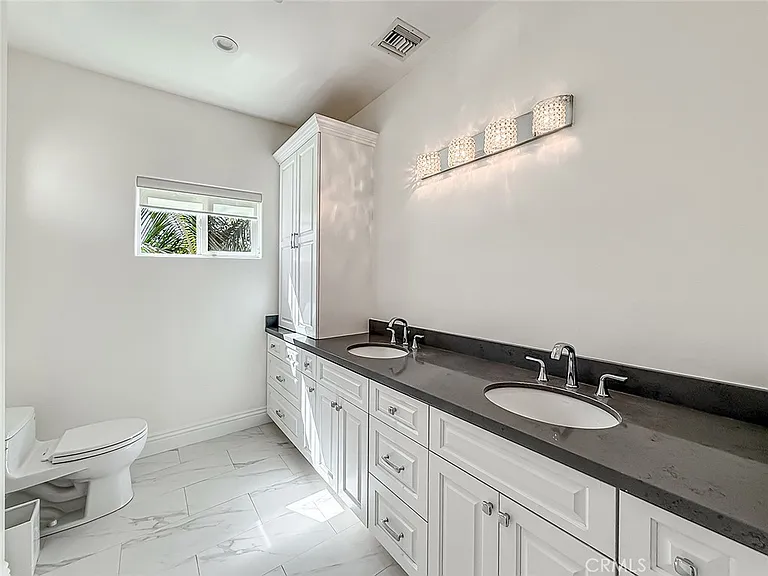 5960 Balcom Ave — Photo 47