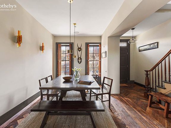 5th image of 165 Coffey St