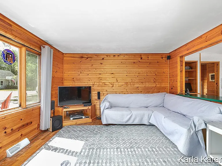 343 Elizabeth St — Photo 7