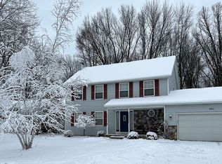 342 Forest Ln, Marysville, MI