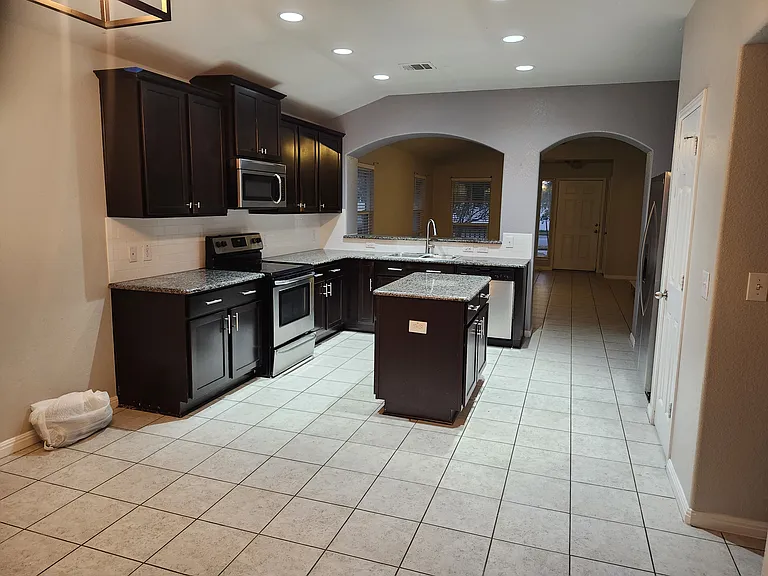 18519 Bandelier Dr — Photo 5