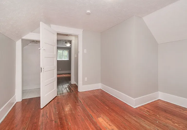 838 Hazel St — Photo 9
